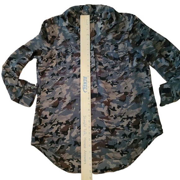 a.n.a Womens Camo Long Sleeve‎ Pockets Collared Button Up Shirt Size PL - Picture 3 of 5
